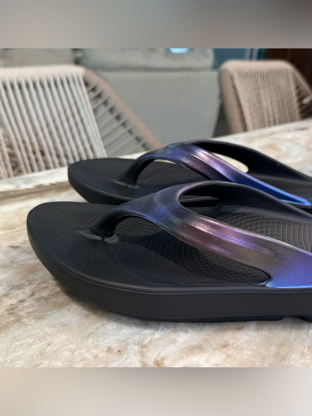 Women’s OOFOS OOLala luxe thong sandals- midnight spectre. Size 10 - Picture 5 of 8